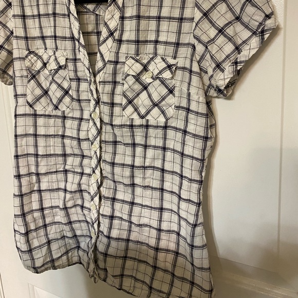 Levi Button down Top - Picture 2 of 7